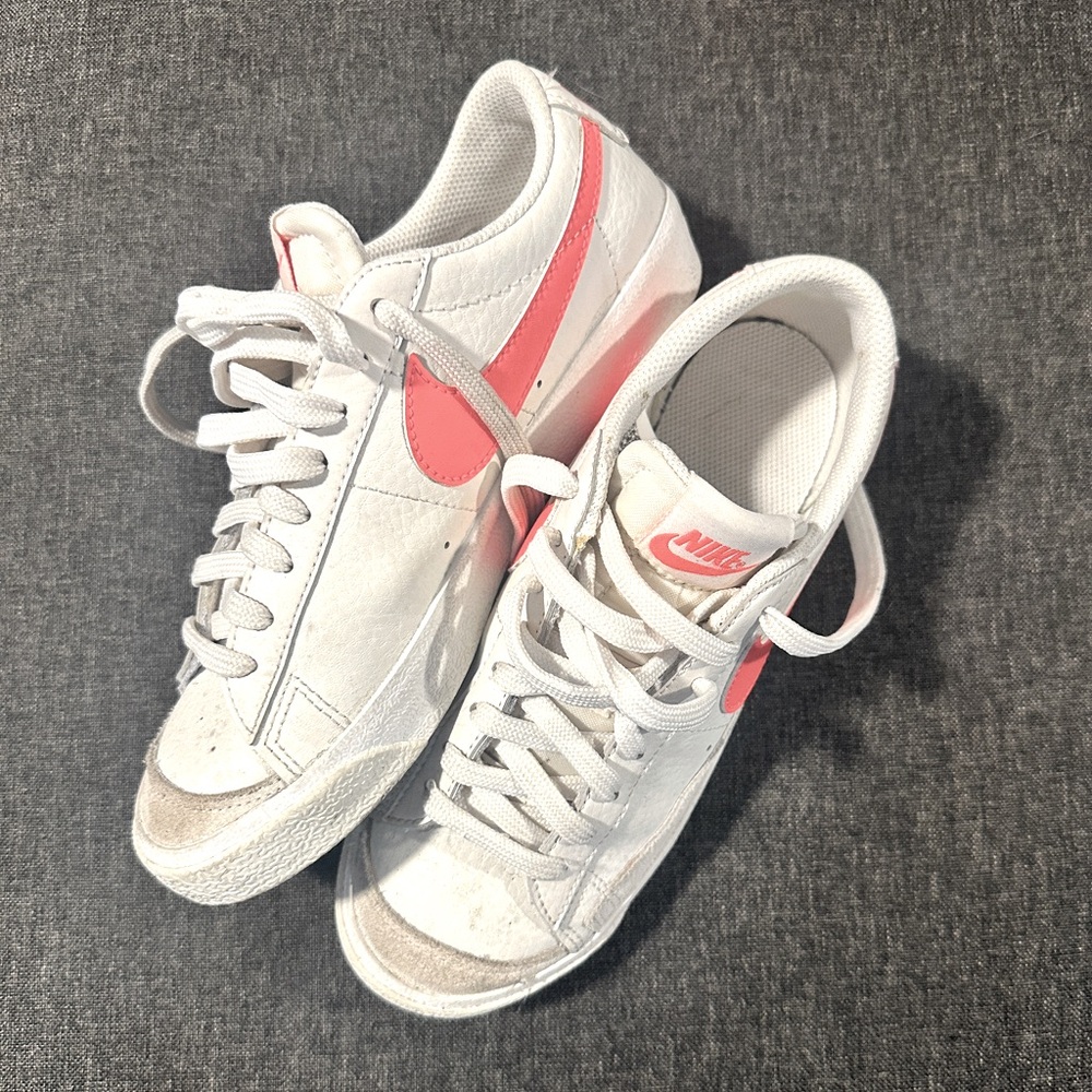 Nike sneakers, worn handful of times. Size 4,5